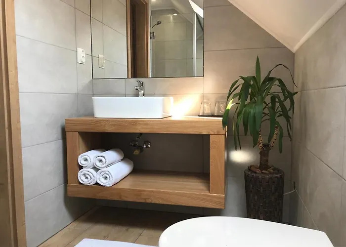 Monika * קסזטלי