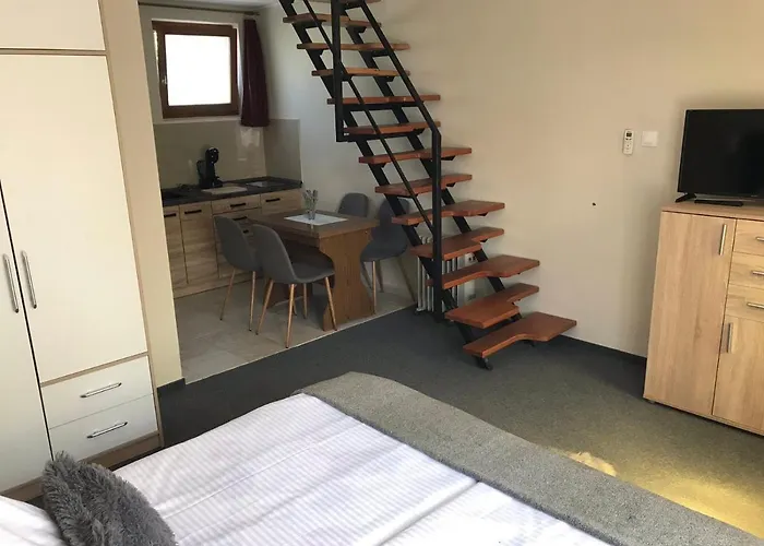 Monika * קסזטלי