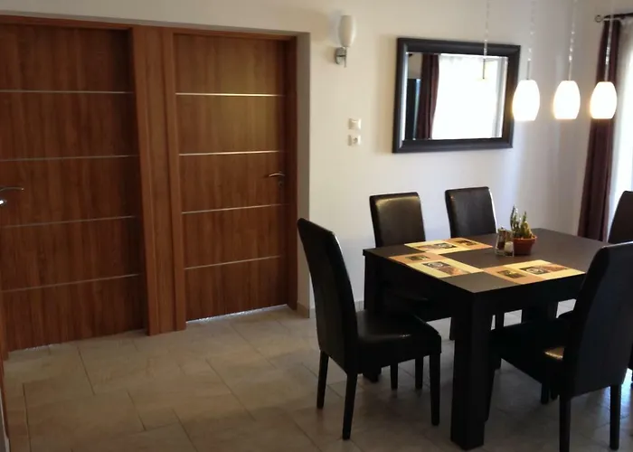 Monika * קסזטלי